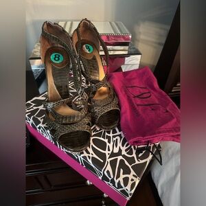 Stylish Women's Snakeskin Heels